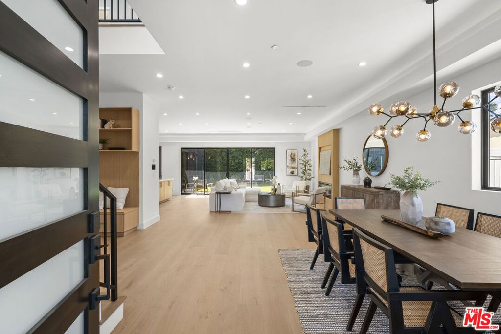 Photo of 5741 Newcastle Avenue, Encino, CA 91316 (MLS # 25576489)
