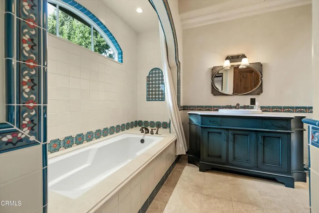 Ojai, California 93023, United States, 5 Bedrooms Bedrooms, ,6 BathroomsBathrooms,Residential,Active,108036