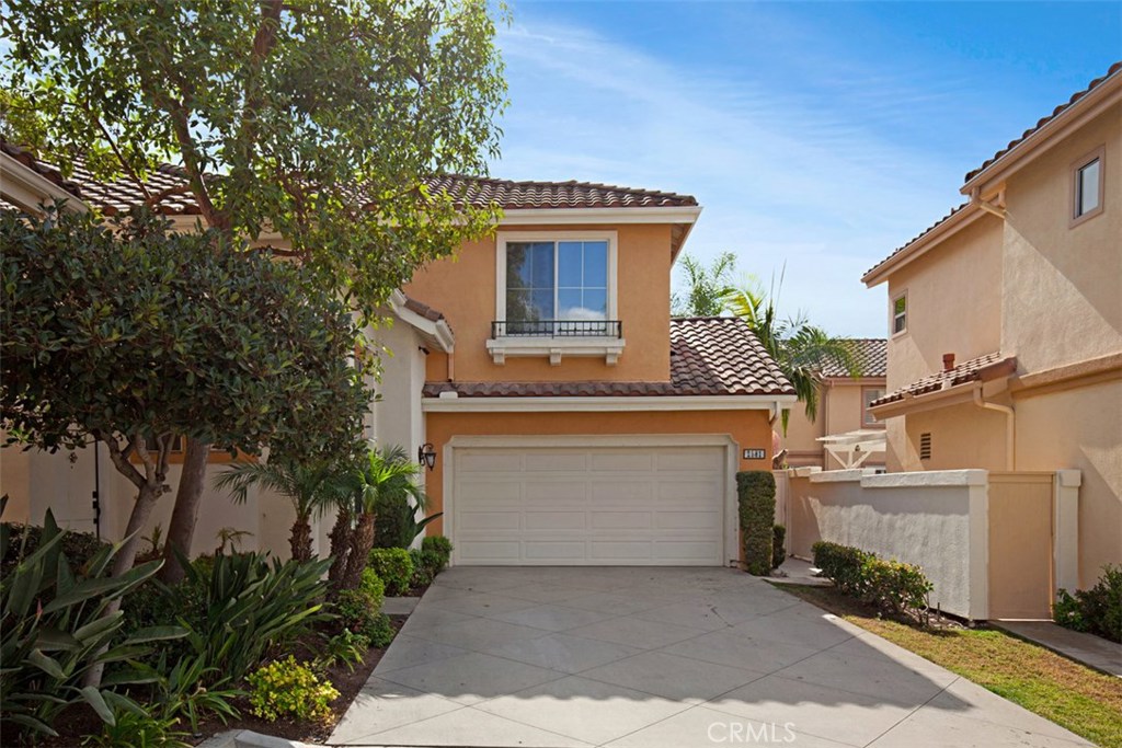2581 Alister Ave.