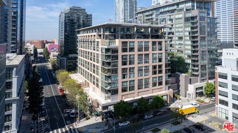 Photo of 1111 S Grand Avenue #PH 1, Los Angeles, CA 90015 (MLS # 26998723)