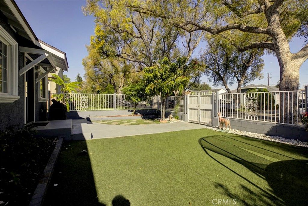 Photo of 7007 Murietta Avenue, Van Nuys, CA 91405 (MLS # GD26019024)