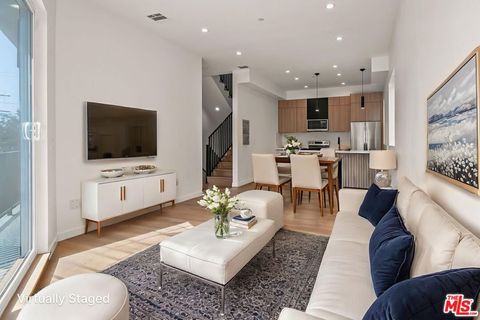 Photo of 257 S Park View Street, Los Angeles, CA 90057 (MLS # 25604201)