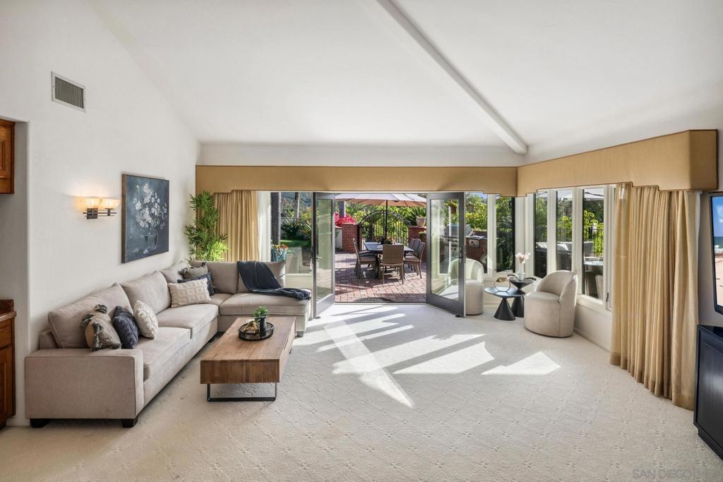 12407 Rue Fountainbleau