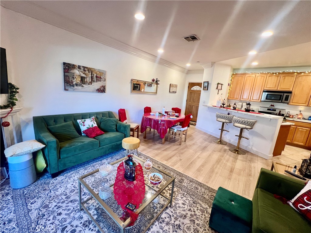 1515 Grismer Avenue 102