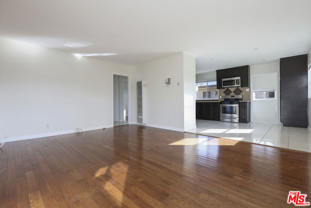 8324 BARNSLEY Avenue