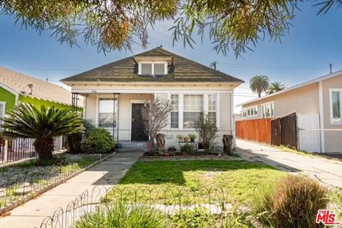 Photo of 1546 W 70th Street, Los Angeles, CA 90047 (MLS # 26646155)