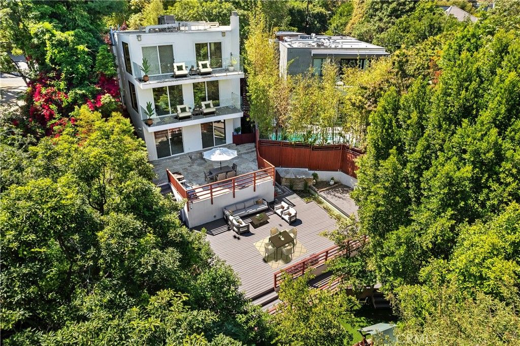 Photo of 7670 Woodrow Wilson Drive, Los Angeles, CA 90046 (MLS # SR25109439)