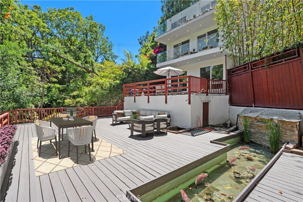 Photo of 7670 Woodrow Wilson Drive, Los Angeles, CA 90046 (MLS # SR25109439)