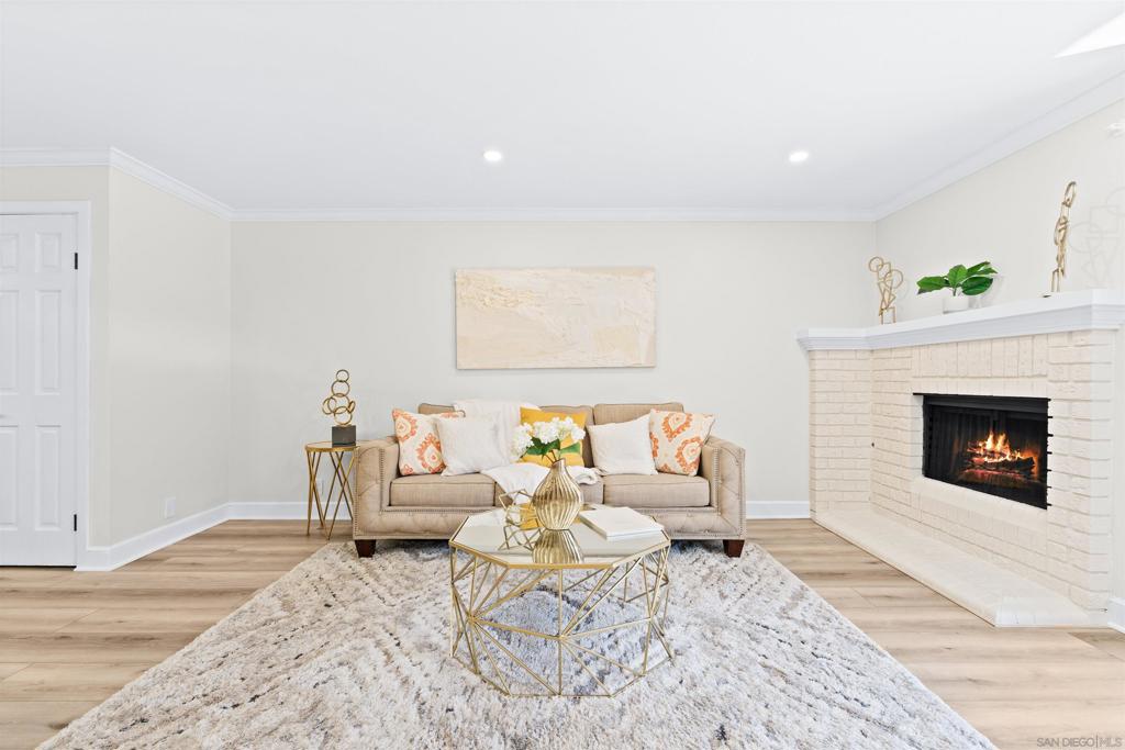 8870 Villa La Jolla Dr 210