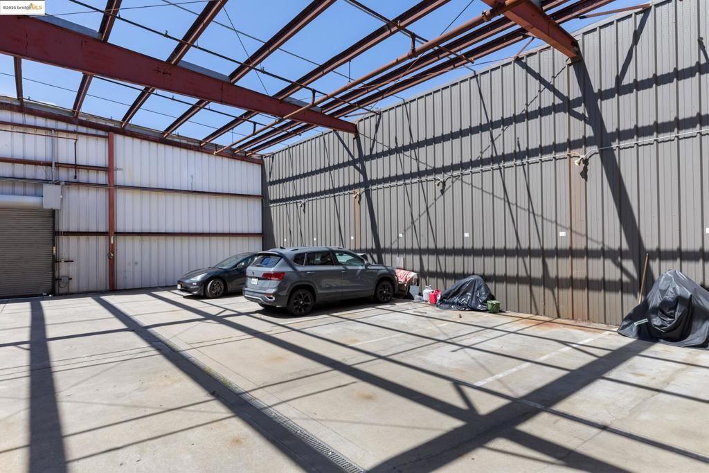 listing image 130727660200497619612