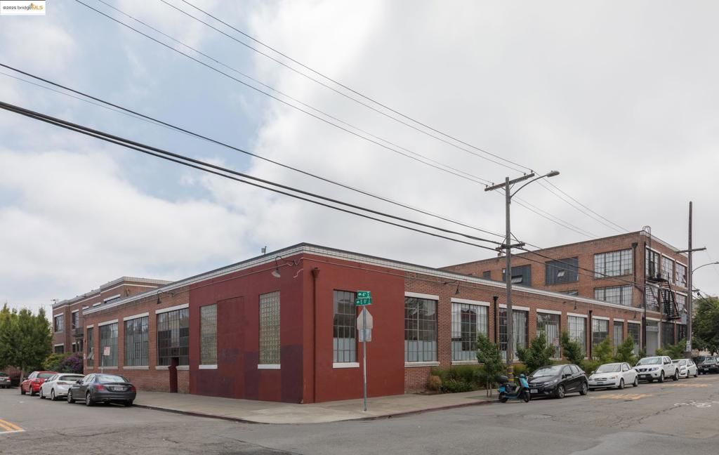 listing image 130721676453046852206