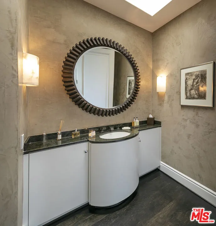 Santa Barbara, California 93103, United States, 3 Bedrooms Bedrooms, ,6 BathroomsBathrooms,Residential,Active,117908