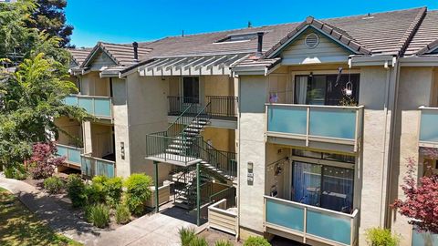 Photo of 3080 Fostoria Cir, Danville, CA 94526 (MLS # 41103846)