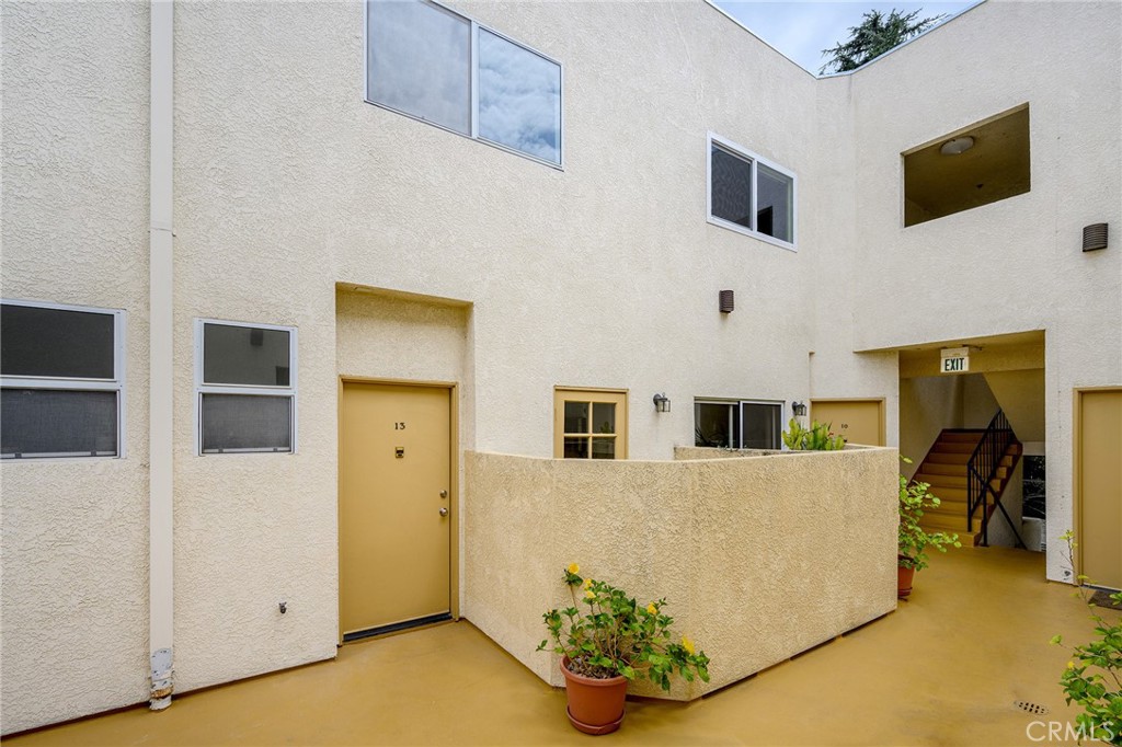 11038 Camarillo Street 13