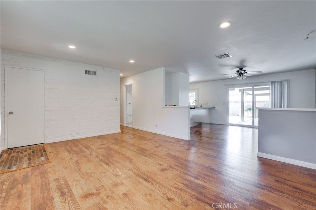 Photo of 15011 Sussex Circle, Huntington Beach, CA 92647 (MLS # OC25273432)