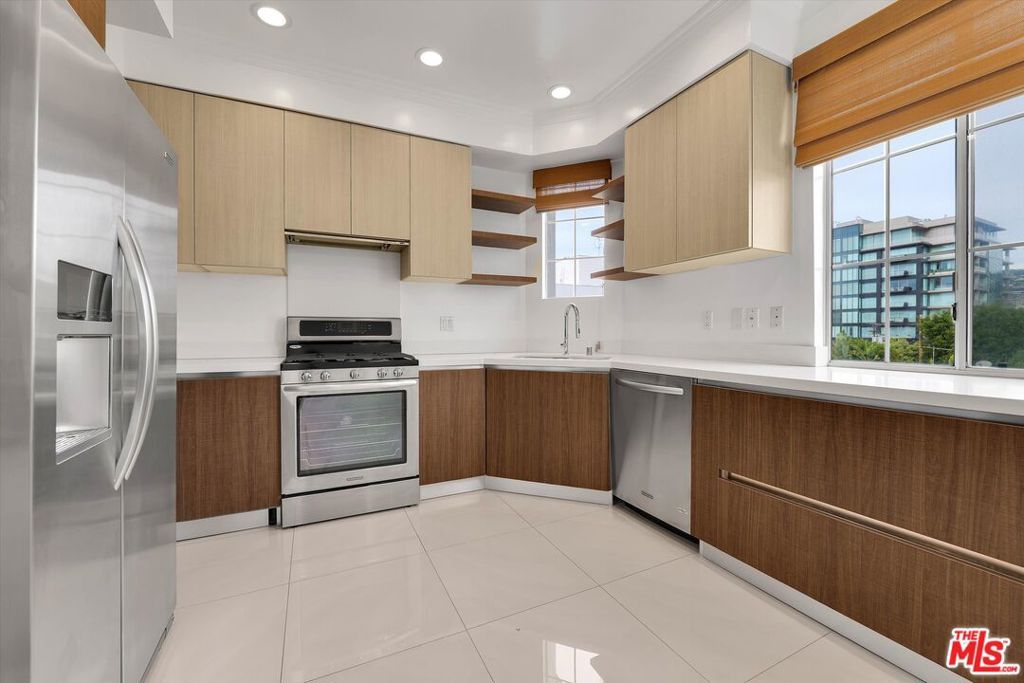 Photo of 128 N Swall Drive #PH6, Los Angeles, CA 90048 (MLS # 26634411)