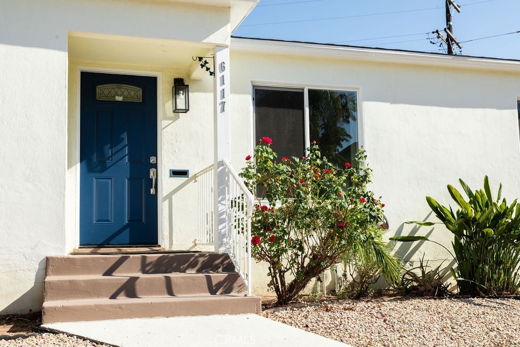 6117 Mesita Drive
