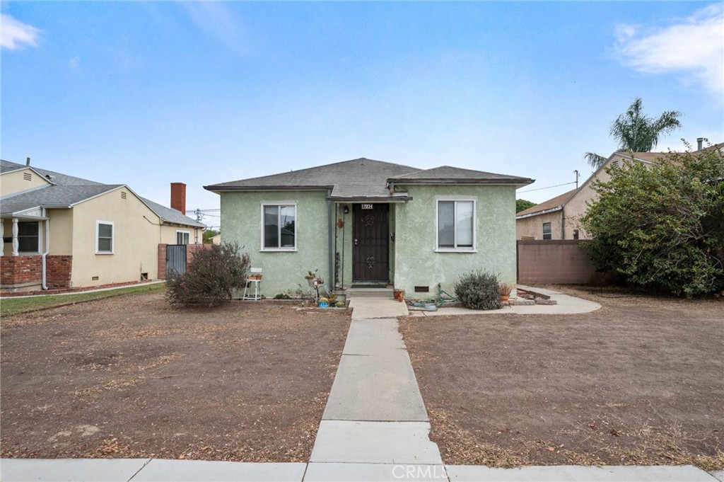 Great 2 bedroom home, ideal for first time home buyers located on a nice tree-lined street in the highly desirable city of Torrance. Spacious backyard with plenty of room for entertaining. There is a 2 car detached garage with access from the alleyway. Located in an award-winning school district of Lincoln Elementary, Casimir Middle School, and North High School. Close to freeway, shopping, restaurants, parks and 5 miles to the beach.