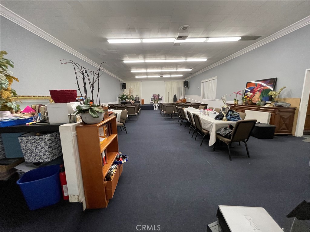 Properties 4 18515 Sherman Way