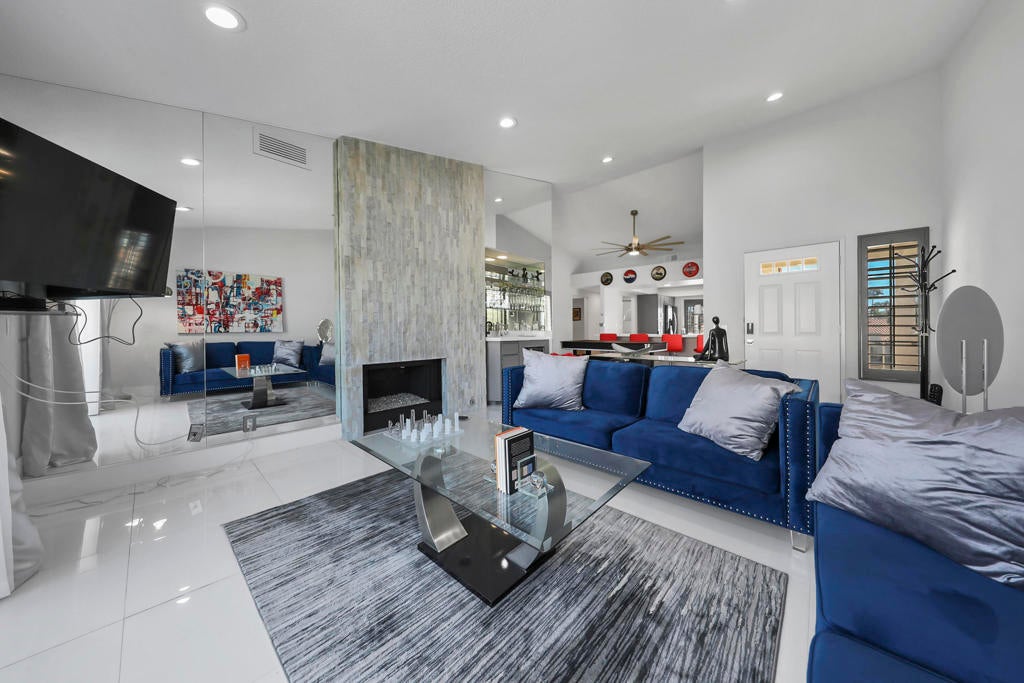 149 Desert Falls Drive E