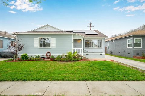 Photo of 3861 Hackett Ave, Long Beach, CA 90808 (MLS # OC26069891)