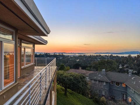 Photo of 6070 6070 Mazuela Dr. Dr, Oakland, CA 94611 (MLS # 41121942)