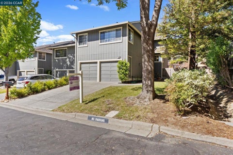 Photo of 232 Hillcrest Ln LN, Pleasant Hill, CA 94523 (MLS # 41148630)