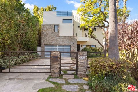 Photo of 215 S Anita Avenue, Los Angeles, CA 90049 (MLS # 25626755)