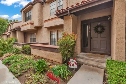 325 E Chapman Ave Unit B, Placentia, CA 92870 - MLS#: DW25262690