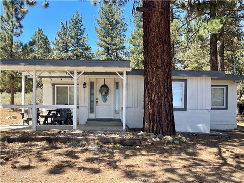 Photo of 1753 Pineridge RD, Frazier Park, CA 93225 (MLS # SR26183056)