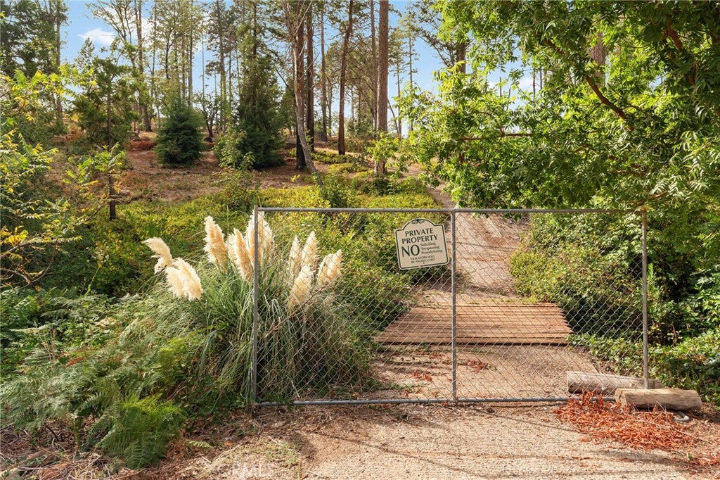 5976 Fickett Lane