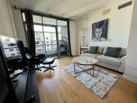 Photo of 425 W Beech St St #1606, San Diego, CA 92101 (MLS # 250023166SD)