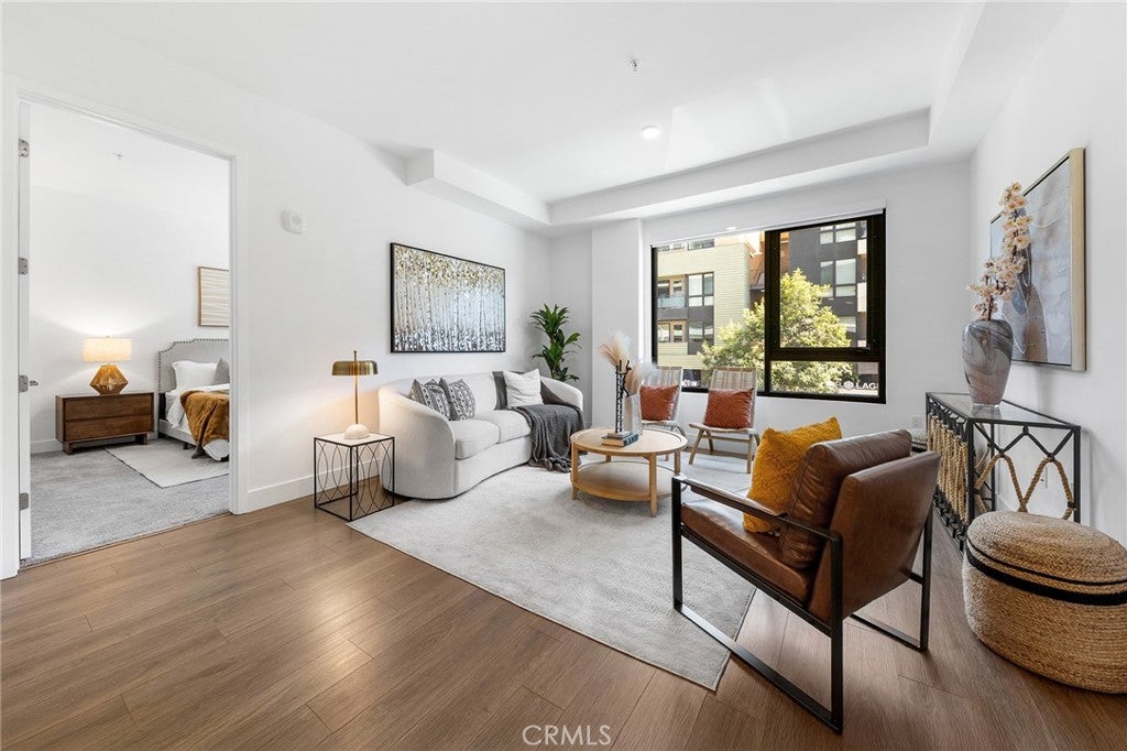 709 E Walnut Street 214