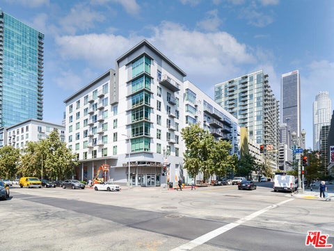 Photo of 645 W 9th Street #607, Los Angeles, CA 90015 (MLS # 26996733)