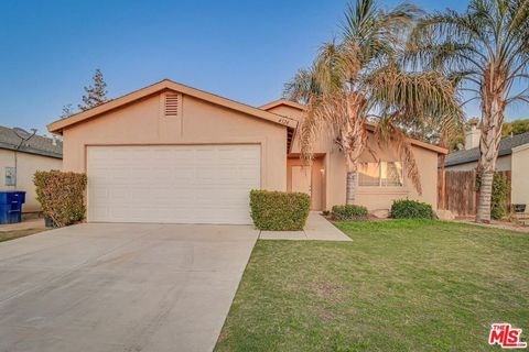 Photo of 4328 Range Drive, Bakersfield, CA 93312 (MLS # 26661489)