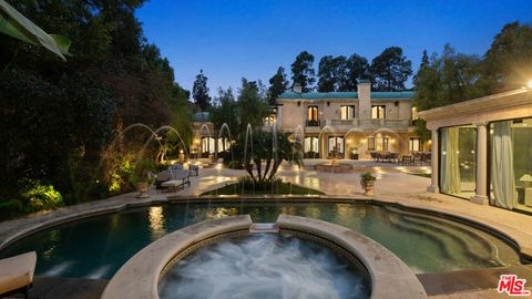 Photo of 1021 N Crescent Drive, Beverly Hills, CA 90210 (MLS # 25583623)