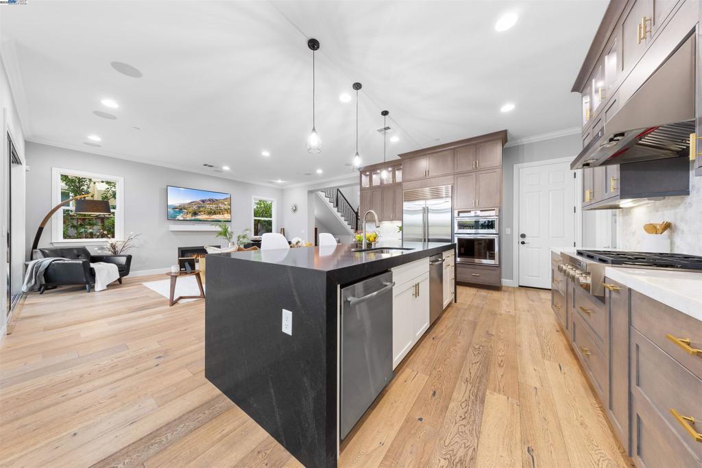 GALE RANCH - Residential