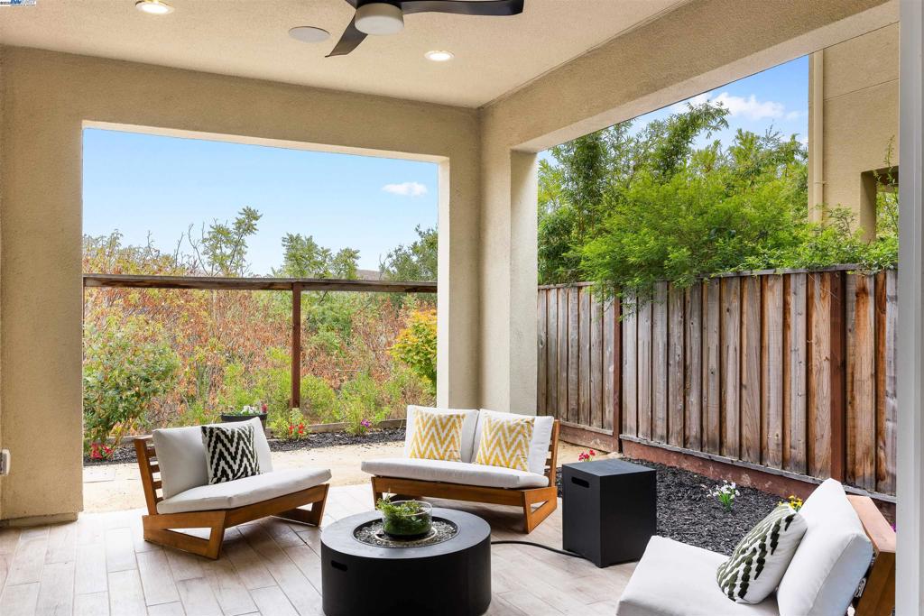 GALE RANCH - Residential