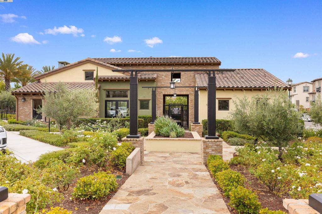 GALE RANCH - Residential