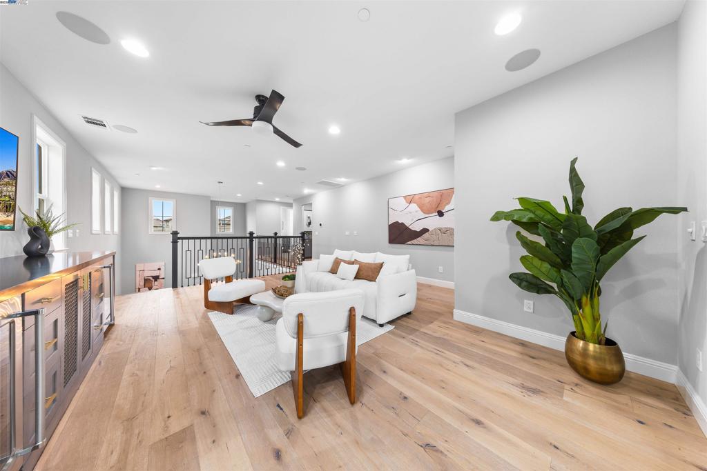 GALE RANCH - Residential