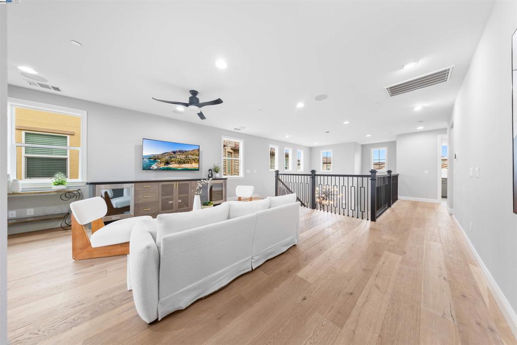 GALE RANCH - Residential