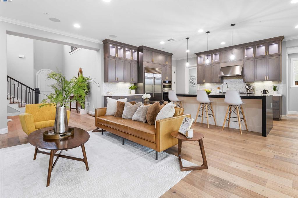 GALE RANCH - Residential