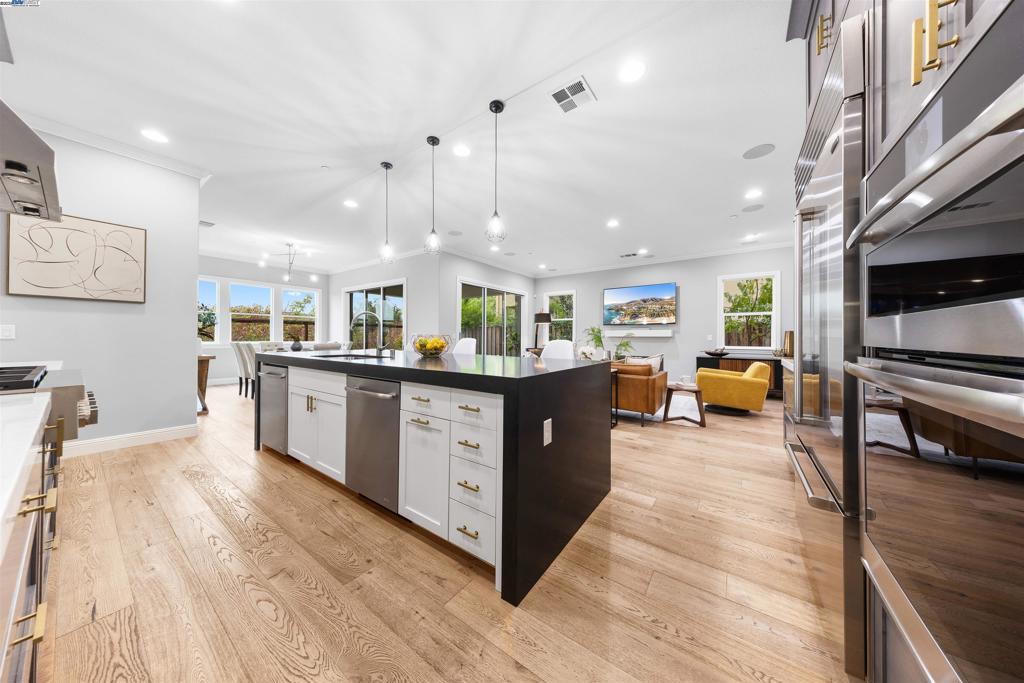 GALE RANCH - Residential