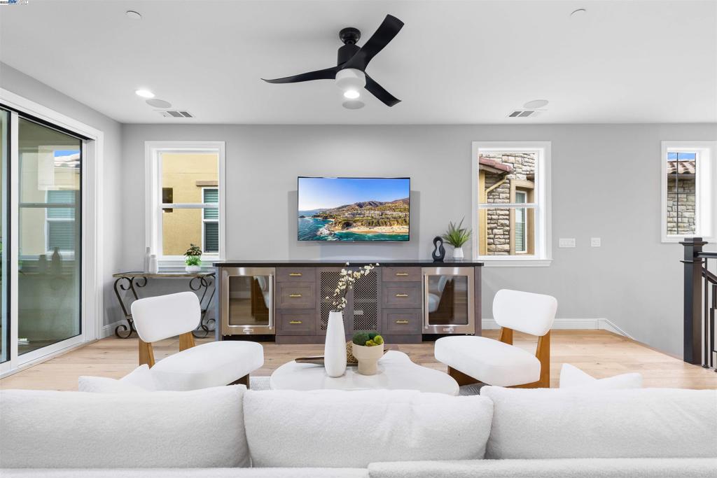 GALE RANCH - Residential
