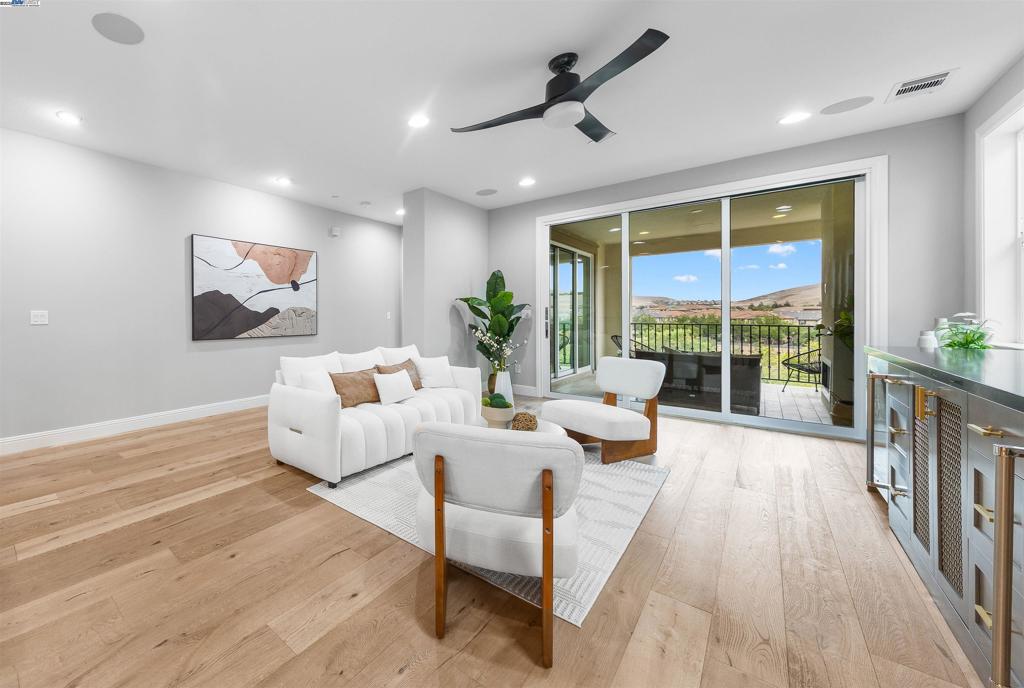 GALE RANCH - Residential
