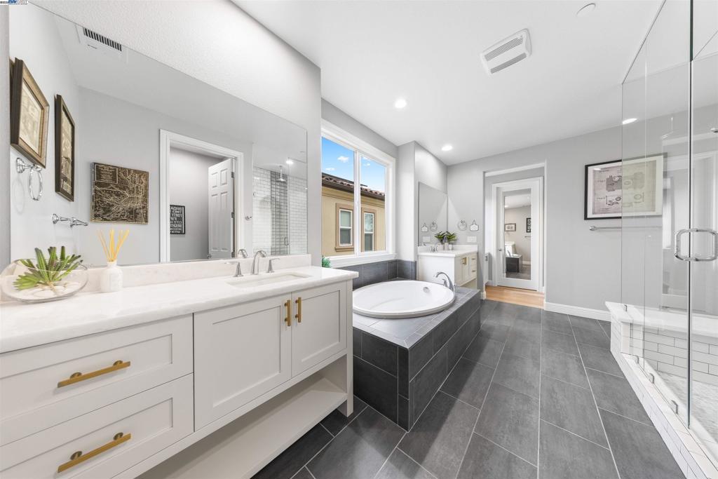 GALE RANCH - Residential