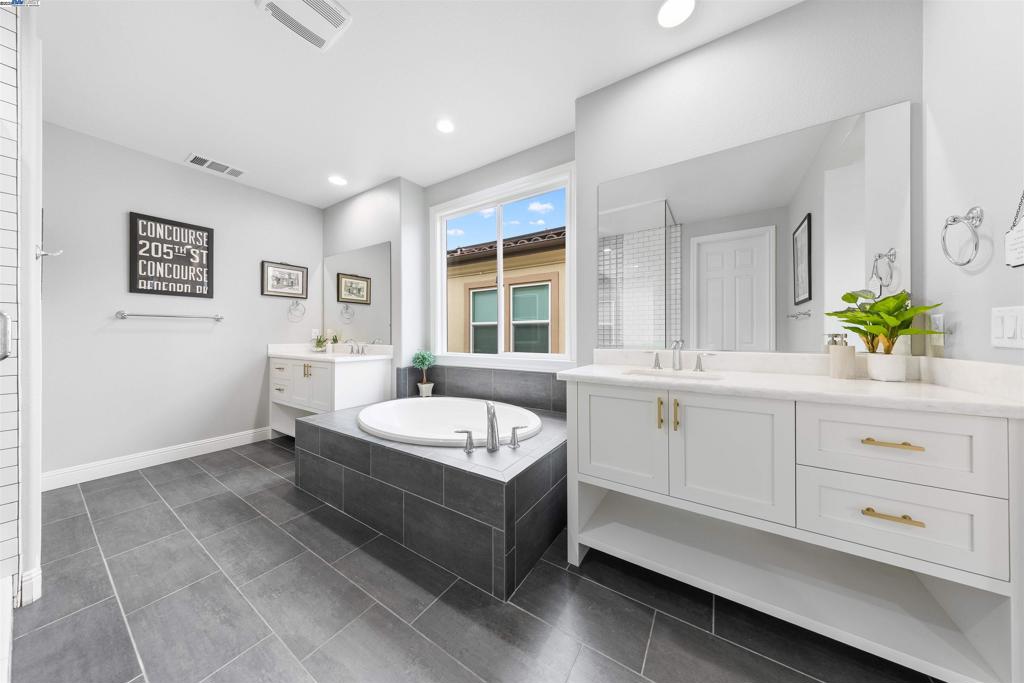 GALE RANCH - Residential