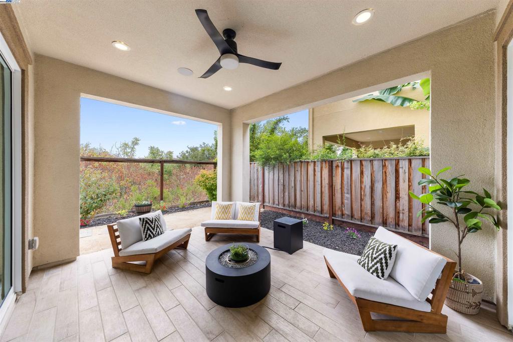 GALE RANCH - Residential