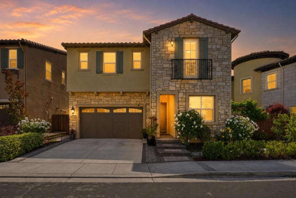 1103 Trumpet Vine Lane