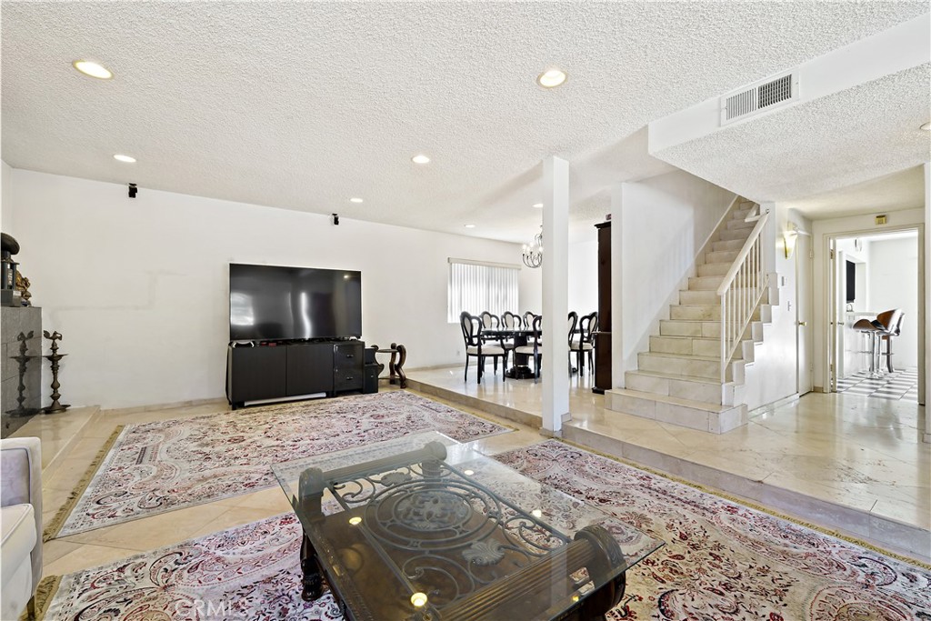 1438 Hillside Drive